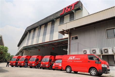 j&t express - paco photos